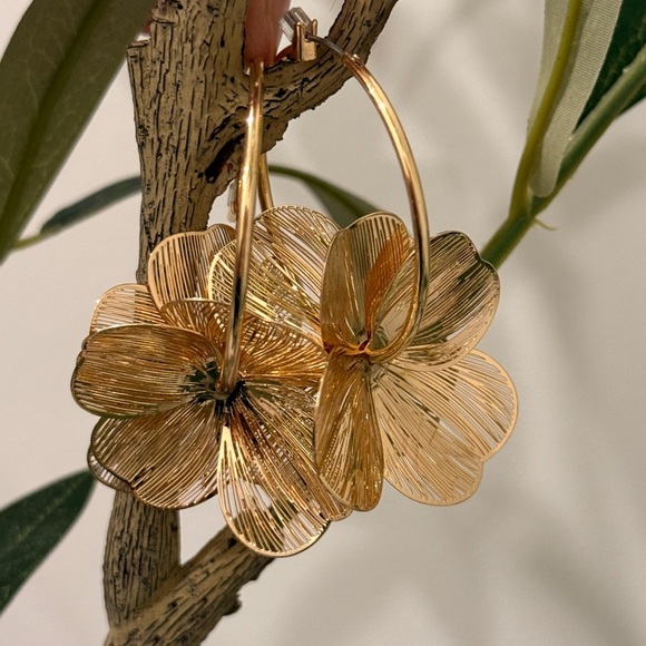 Chic Gold Floral Hoop Earrings - Picture 7 of 9